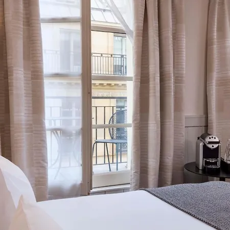 Helios Opera מלון